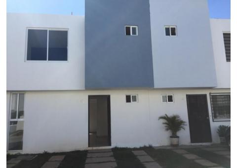 Casa nueva de 3 recamaras en coto privado por Torreón Nvo.